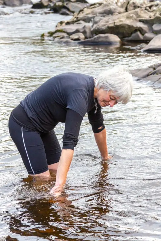 Yvonne-Cervetti-Earthing-In-Water